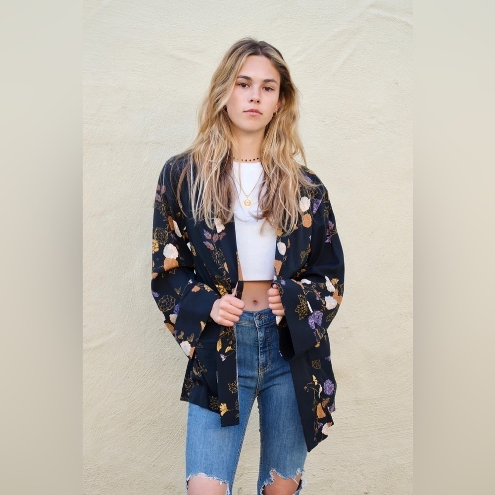 Free People Peony Kimono In Midnight Jacket Front Pockets NWOT Floral Print - Picture 8 of 10